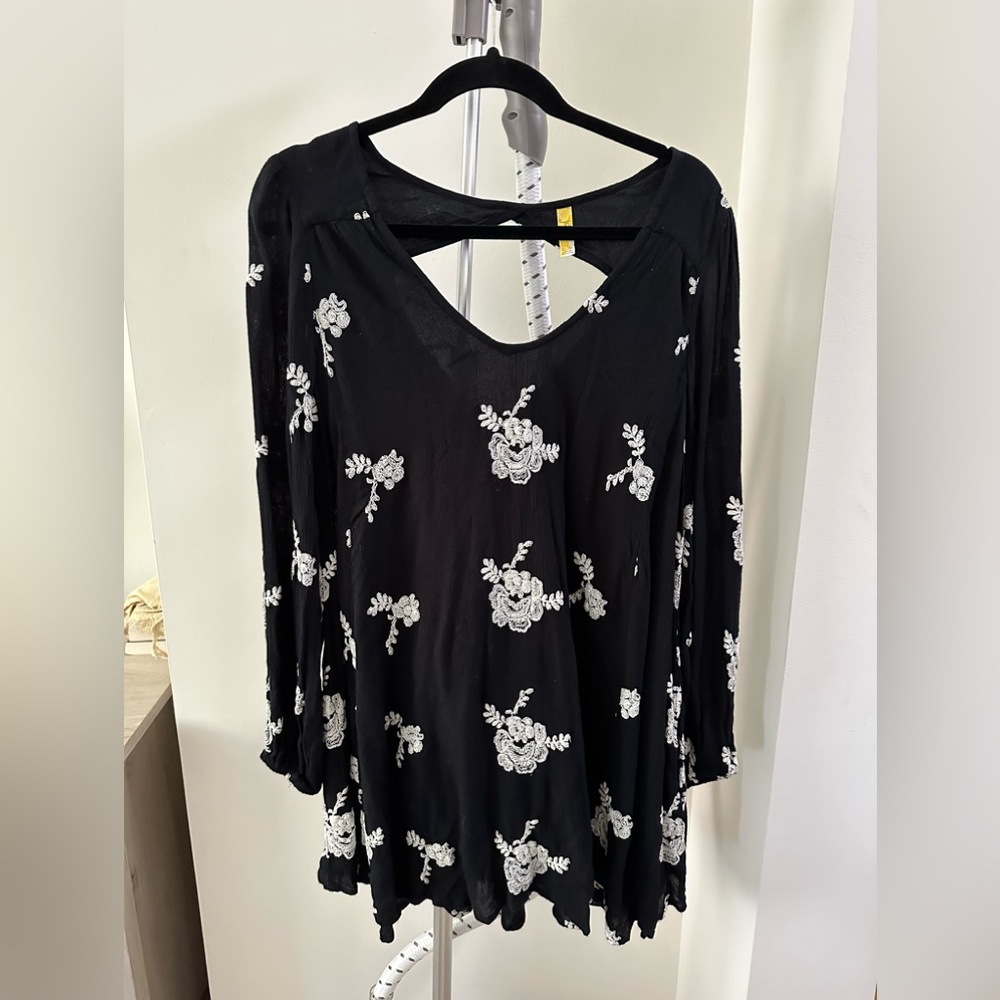 Free People dress black floral. Size xs. Worn once.